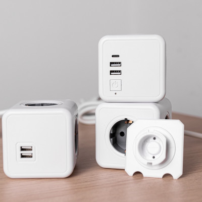 Удлинитель Cube Extended 4 Euro 16A, 3 USB 2A+C с блоком 5В/3.0А, кабель 1, 5м RocketSocket, цвет белый-серый GNS1405 Удлинитель Cube Extended 4 Euro 16A, 3 USB 2A+C с блоком 5В/3.0А, кабель 1, 5м RocketSocket, цвет белый-серый GNS1405